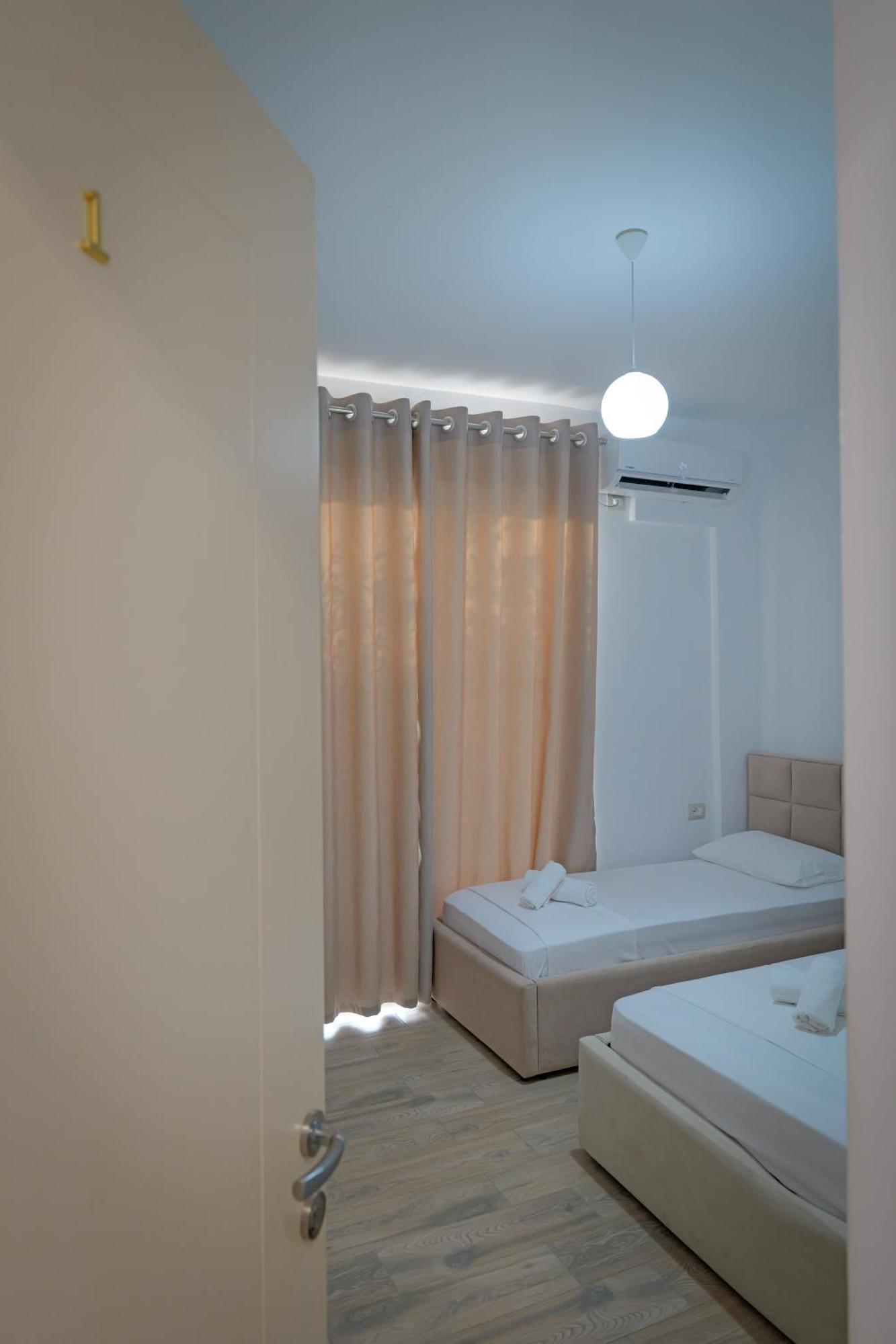 Hotel Veliaj Ксамил Екстериор снимка