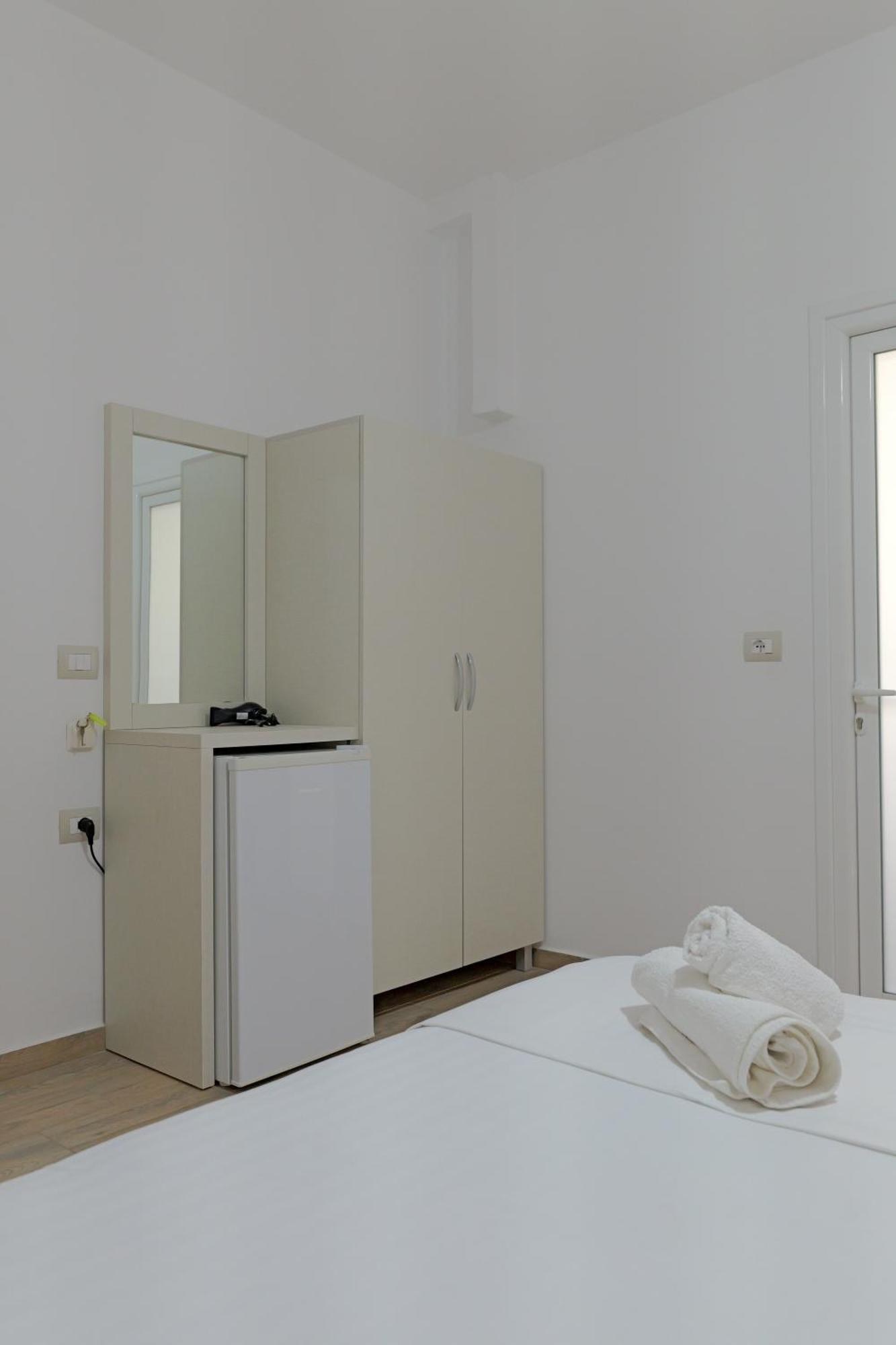 Hotel Veliaj Ксамил Екстериор снимка