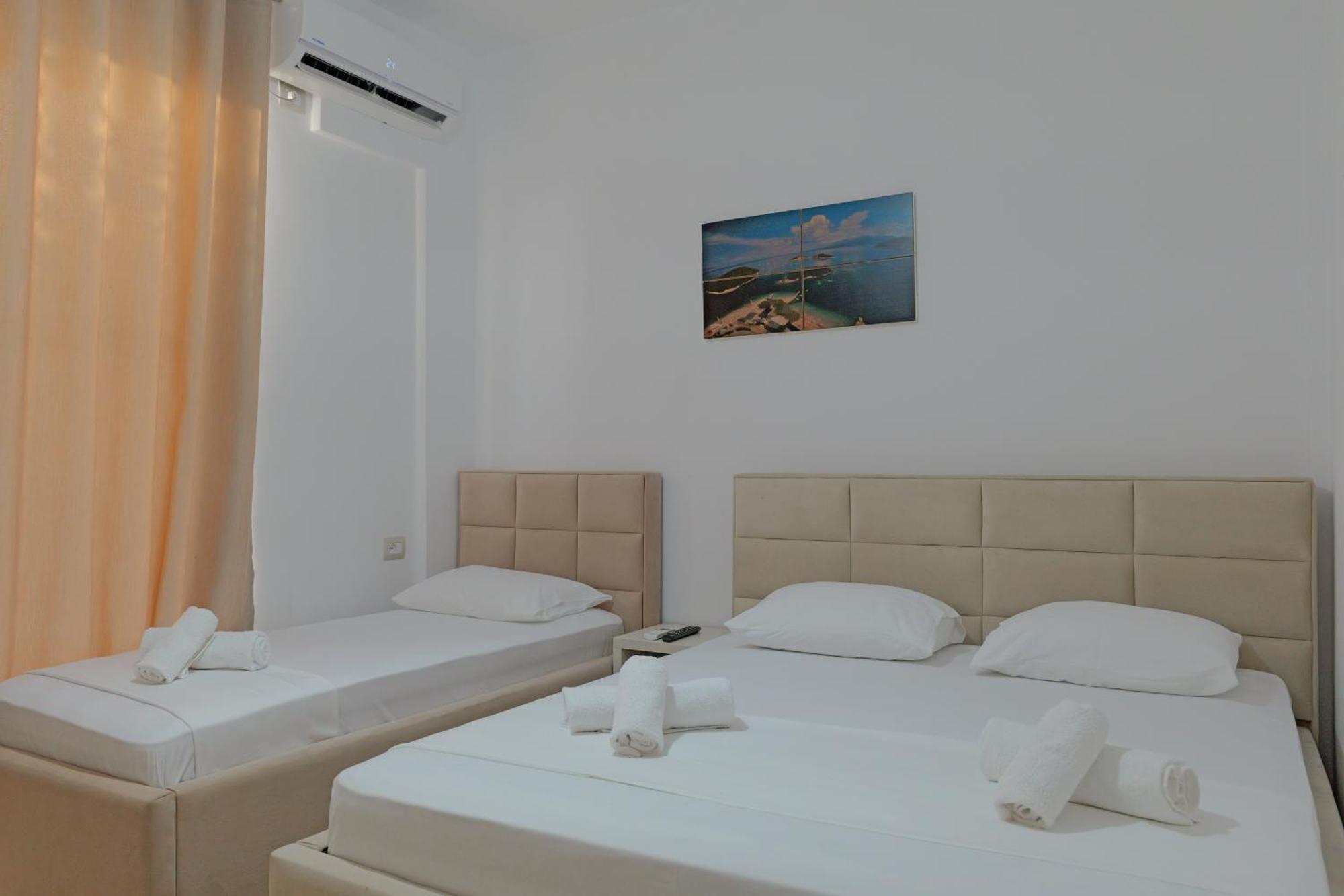 Hotel Veliaj Ксамил Екстериор снимка