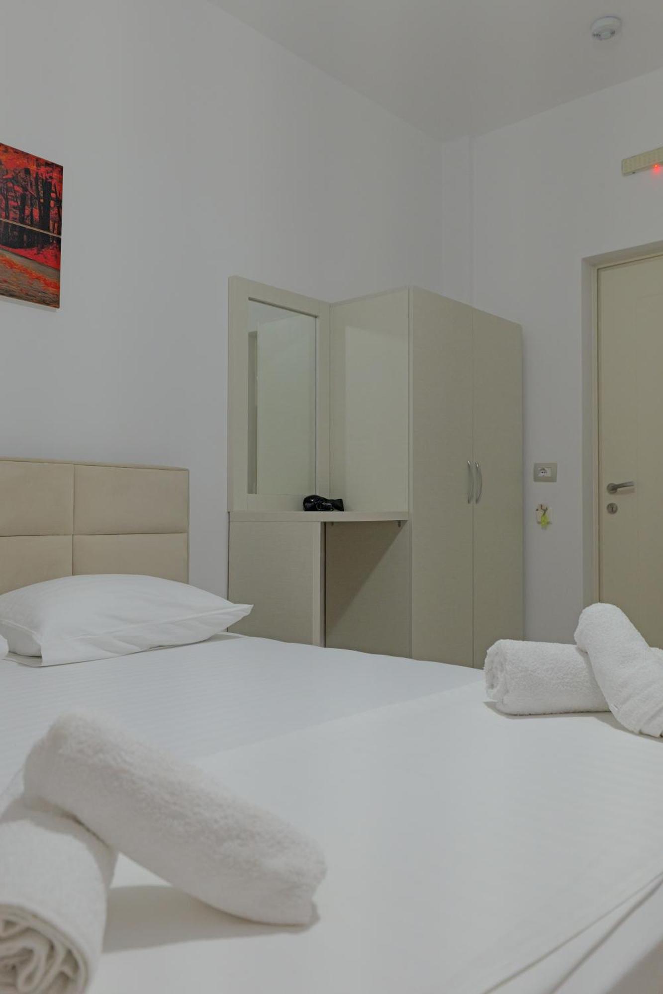 Hotel Veliaj Ксамил Екстериор снимка