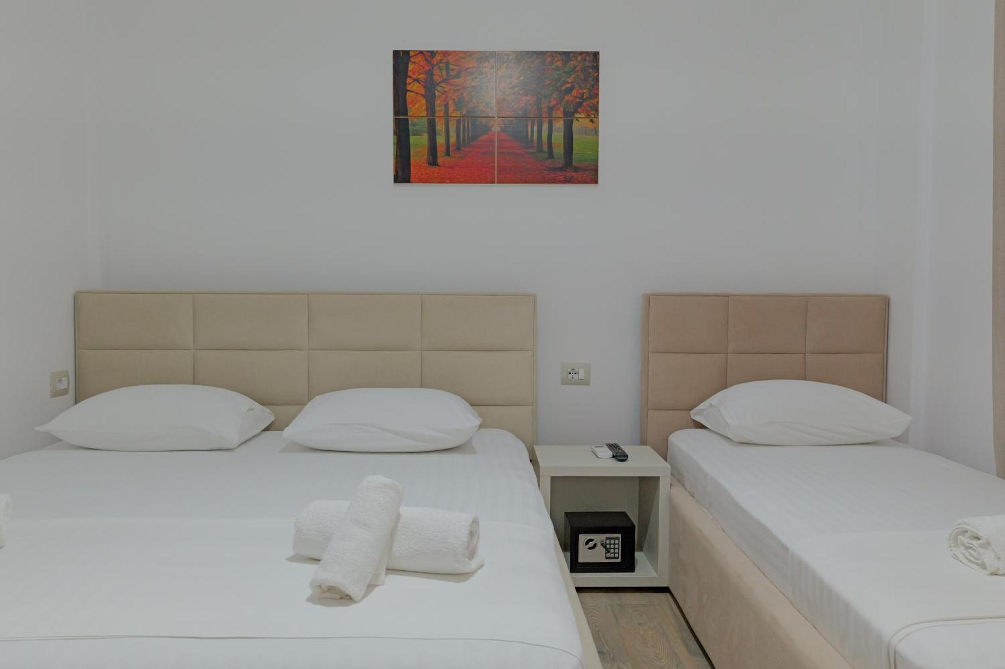 Hotel Veliaj Ксамил Екстериор снимка