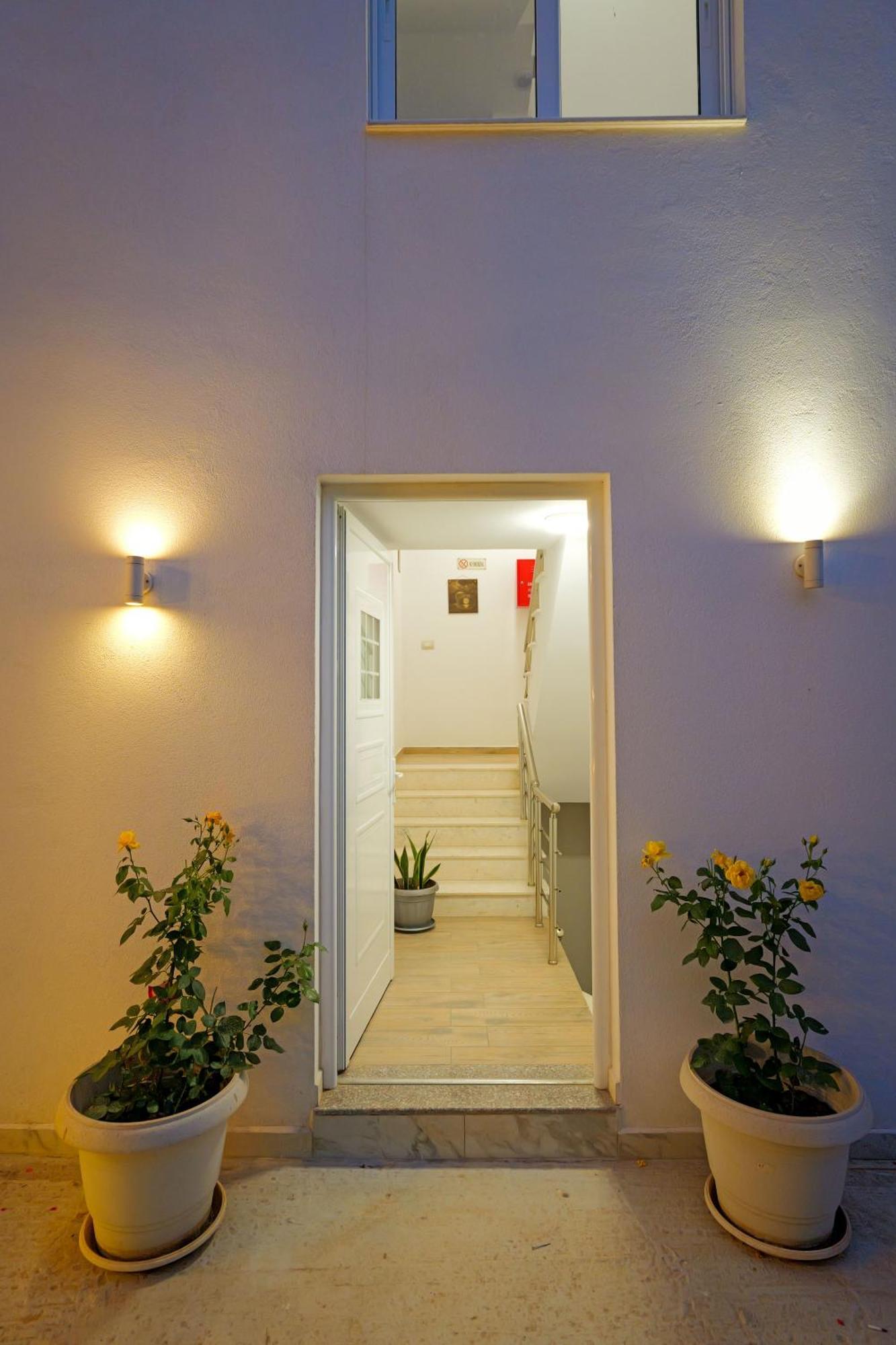 Hotel Veliaj Ксамил Екстериор снимка