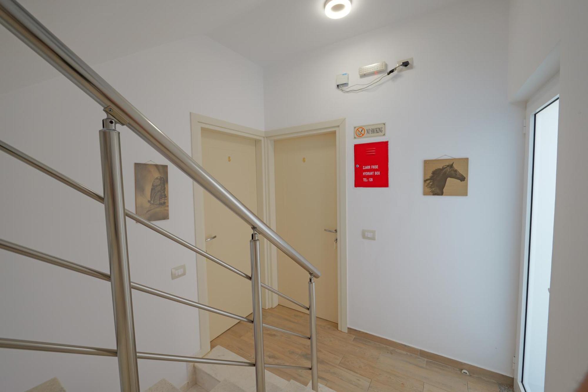 Hotel Veliaj Ксамил Екстериор снимка