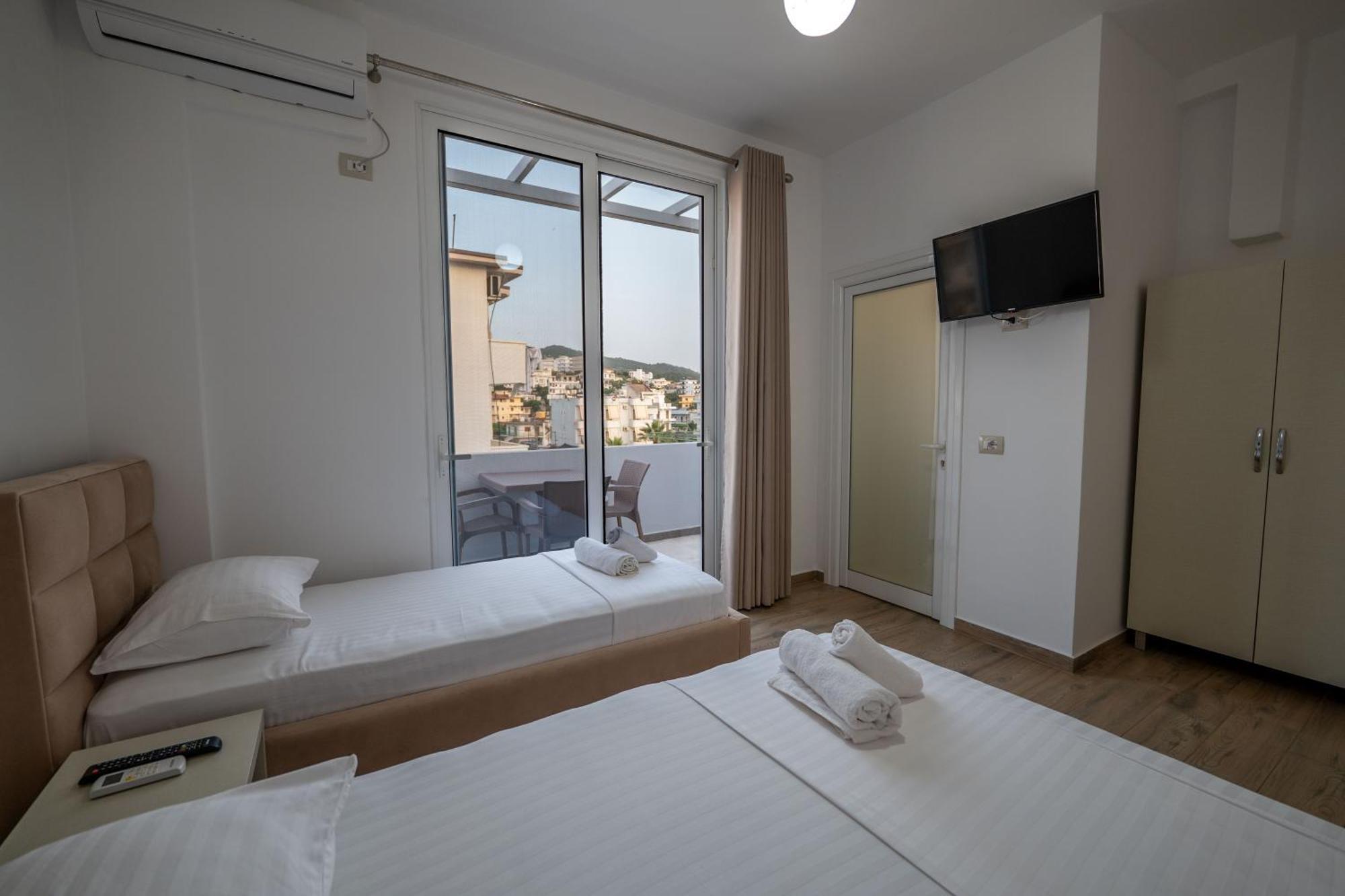 Hotel Veliaj Ксамил Екстериор снимка