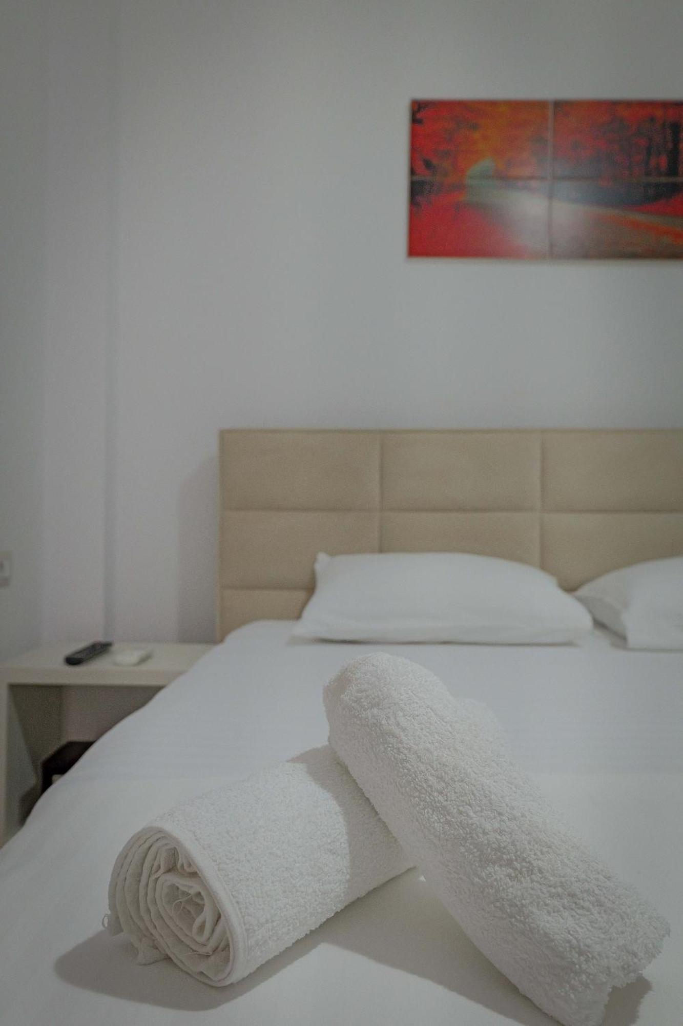 Hotel Veliaj Ксамил Екстериор снимка