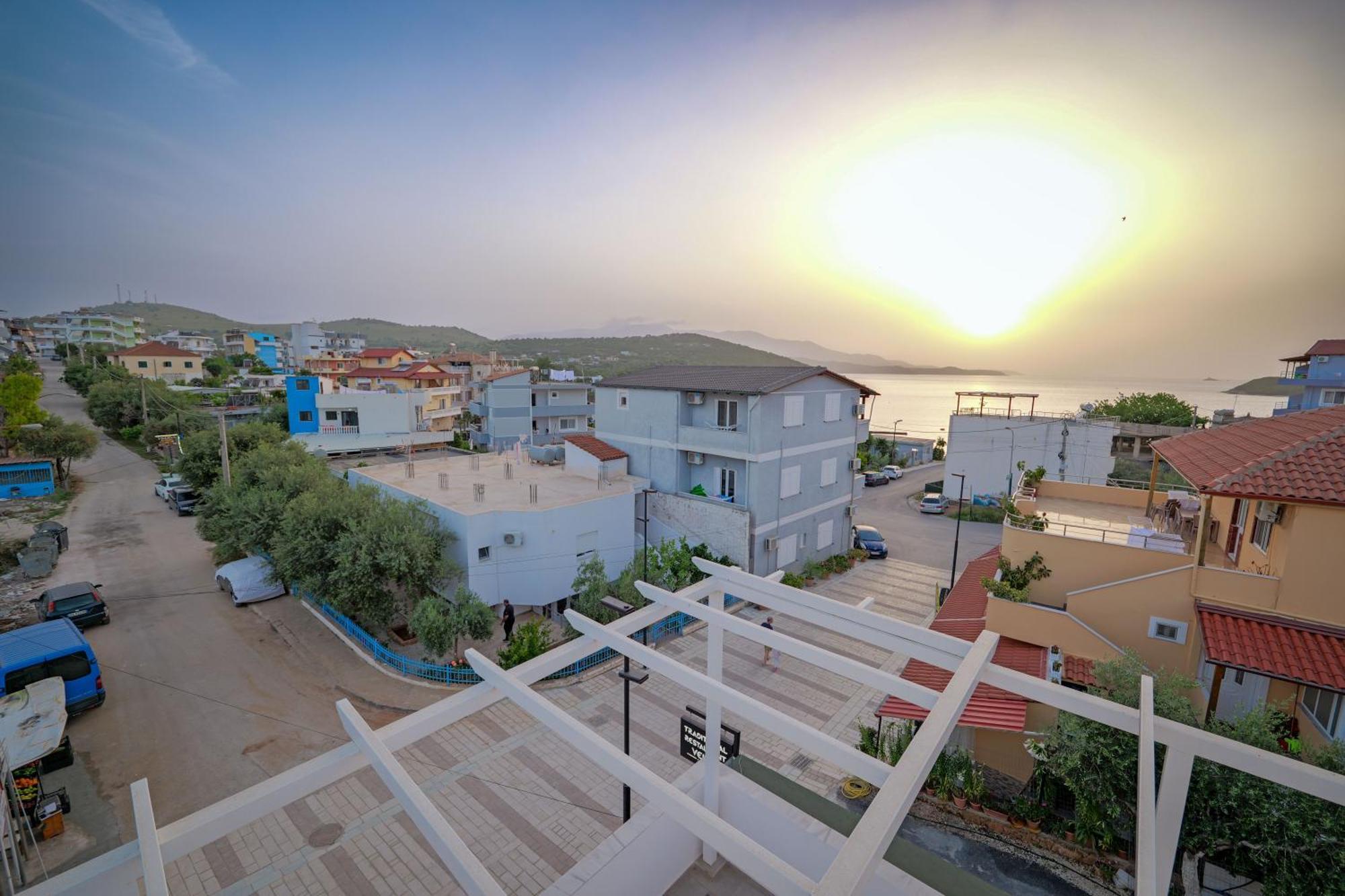 Hotel Veliaj Ксамил Екстериор снимка