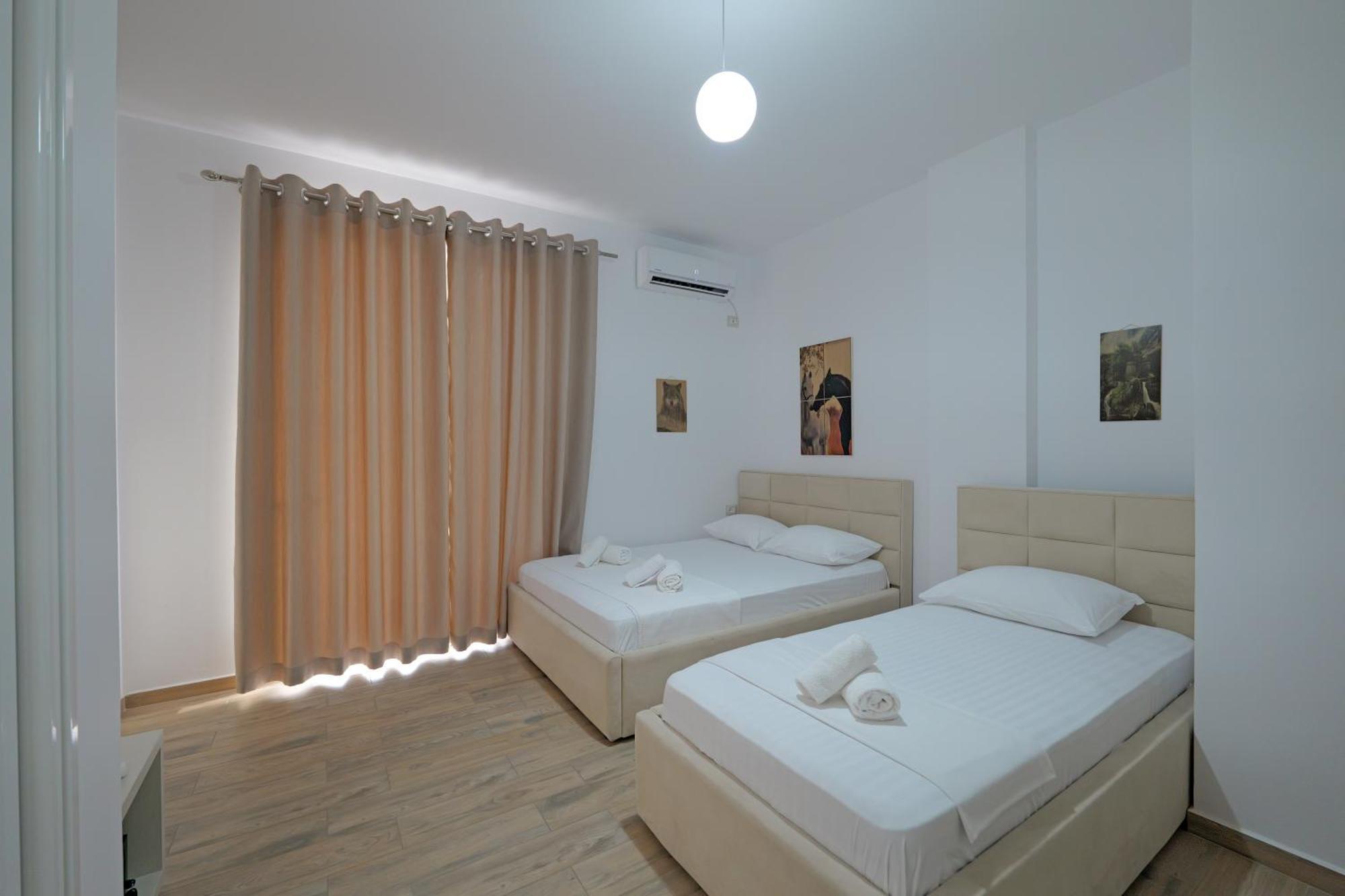 Hotel Veliaj Ксамил Екстериор снимка