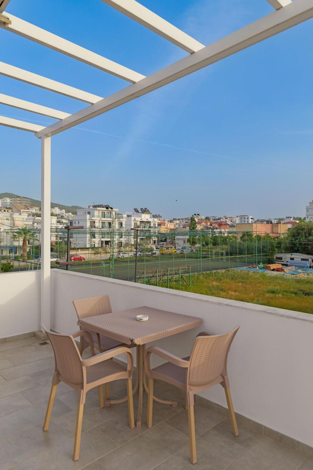Hotel Veliaj Ксамил Екстериор снимка