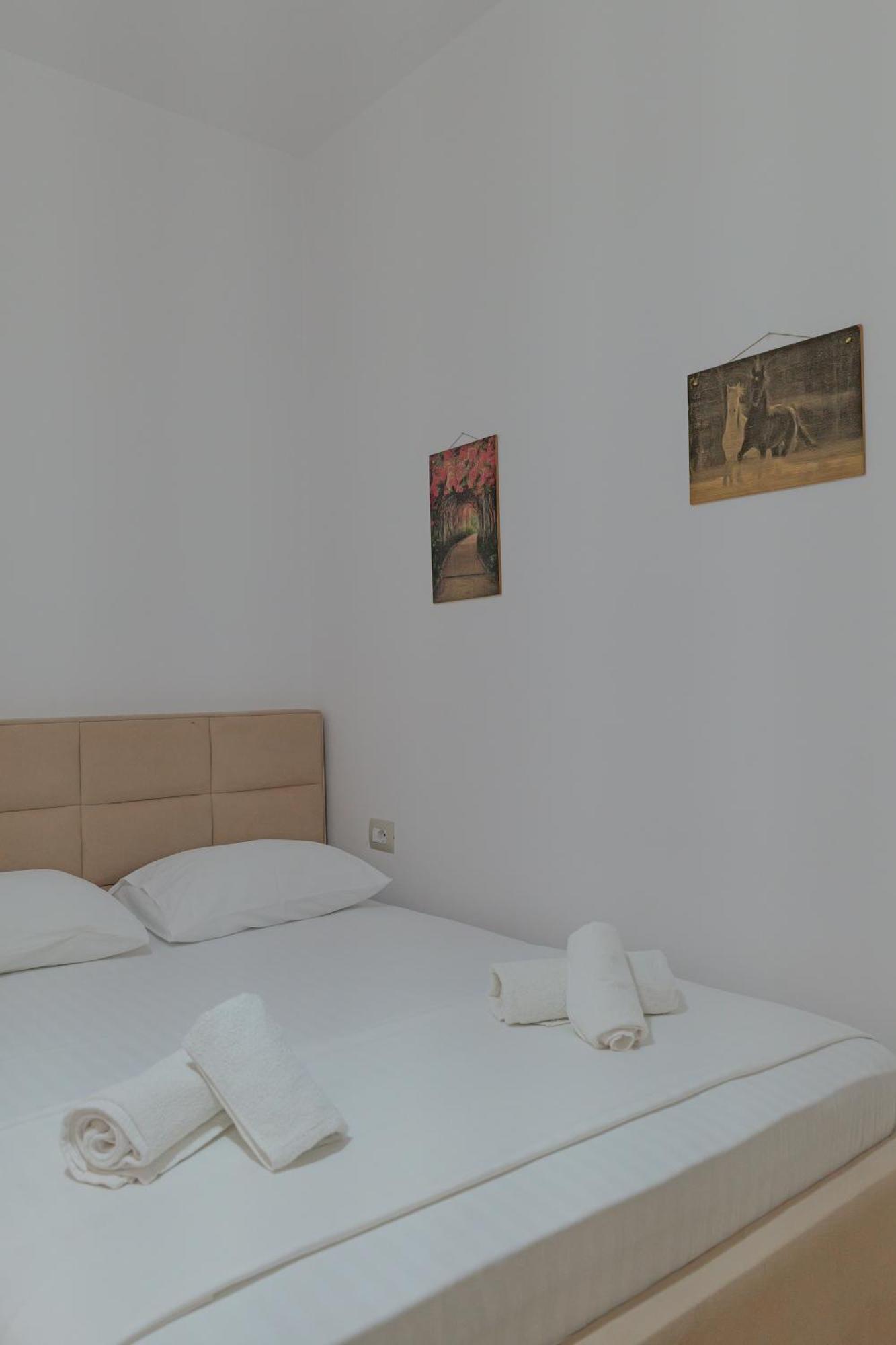 Hotel Veliaj Ксамил Екстериор снимка