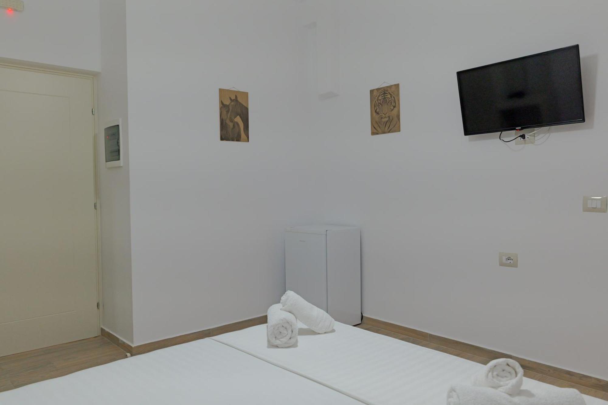 Hotel Veliaj Ксамил Екстериор снимка