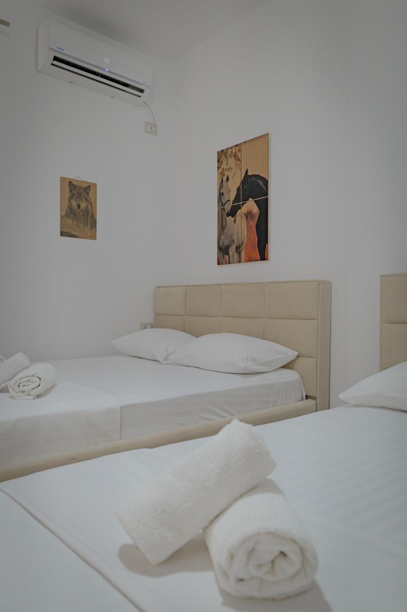 Hotel Veliaj Ксамил Екстериор снимка