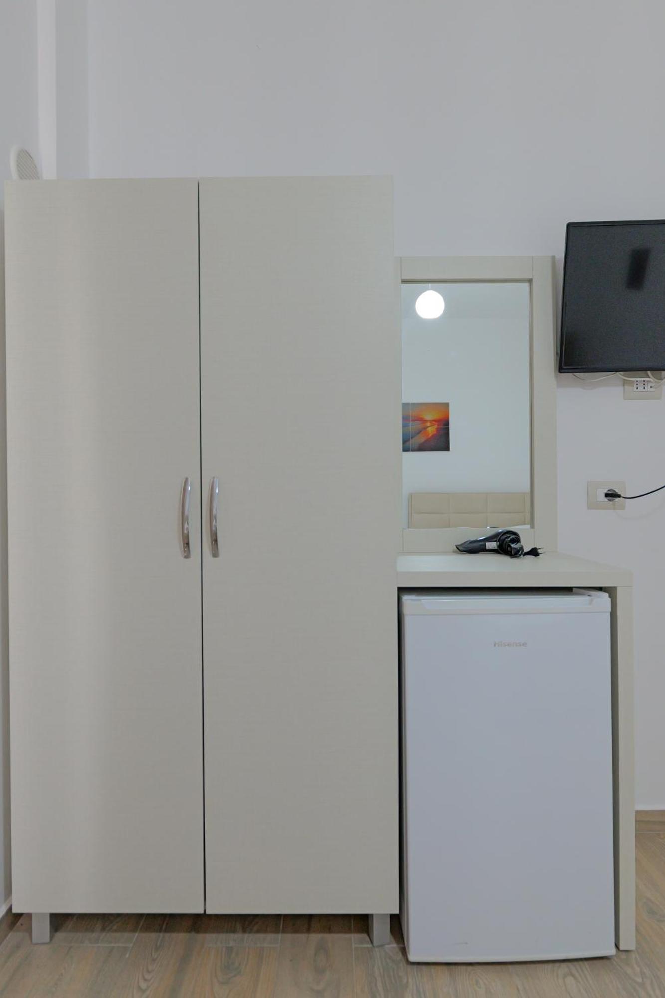 Hotel Veliaj Ксамил Екстериор снимка