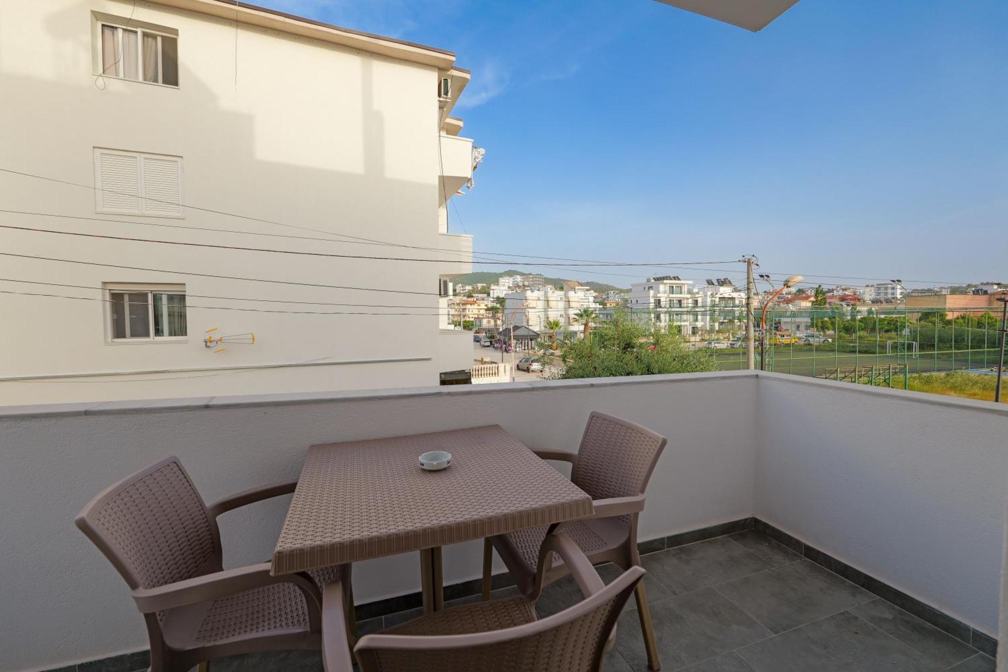 Hotel Veliaj Ксамил Екстериор снимка
