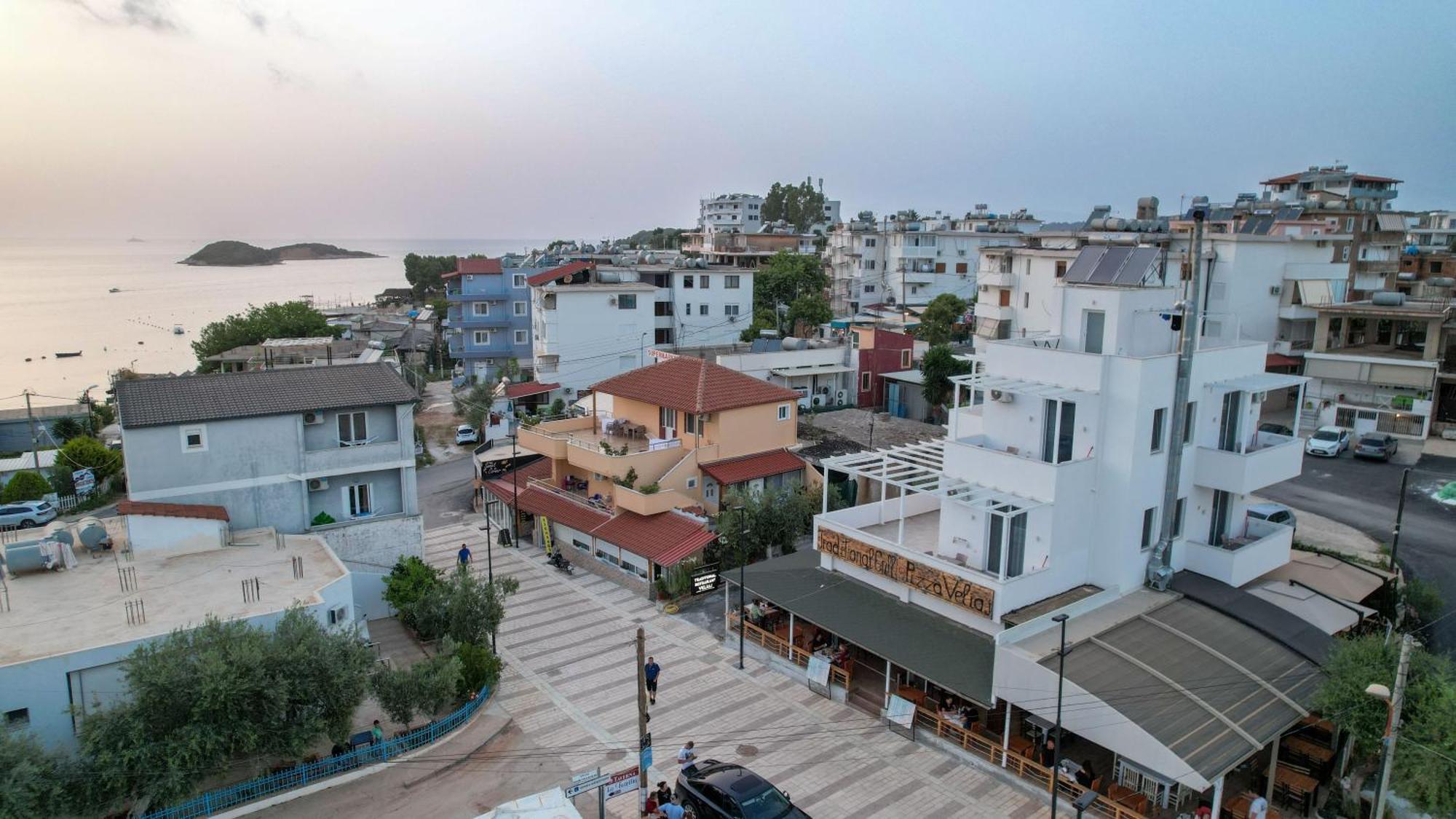 Hotel Veliaj Ксамил Екстериор снимка